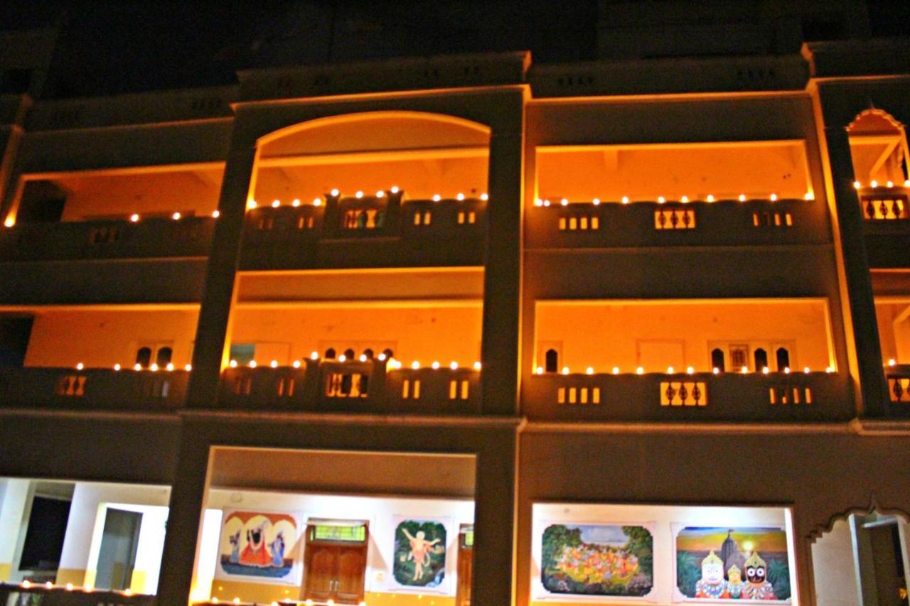 Hotel Nitaai Gaudiya Math Puri Exterior foto